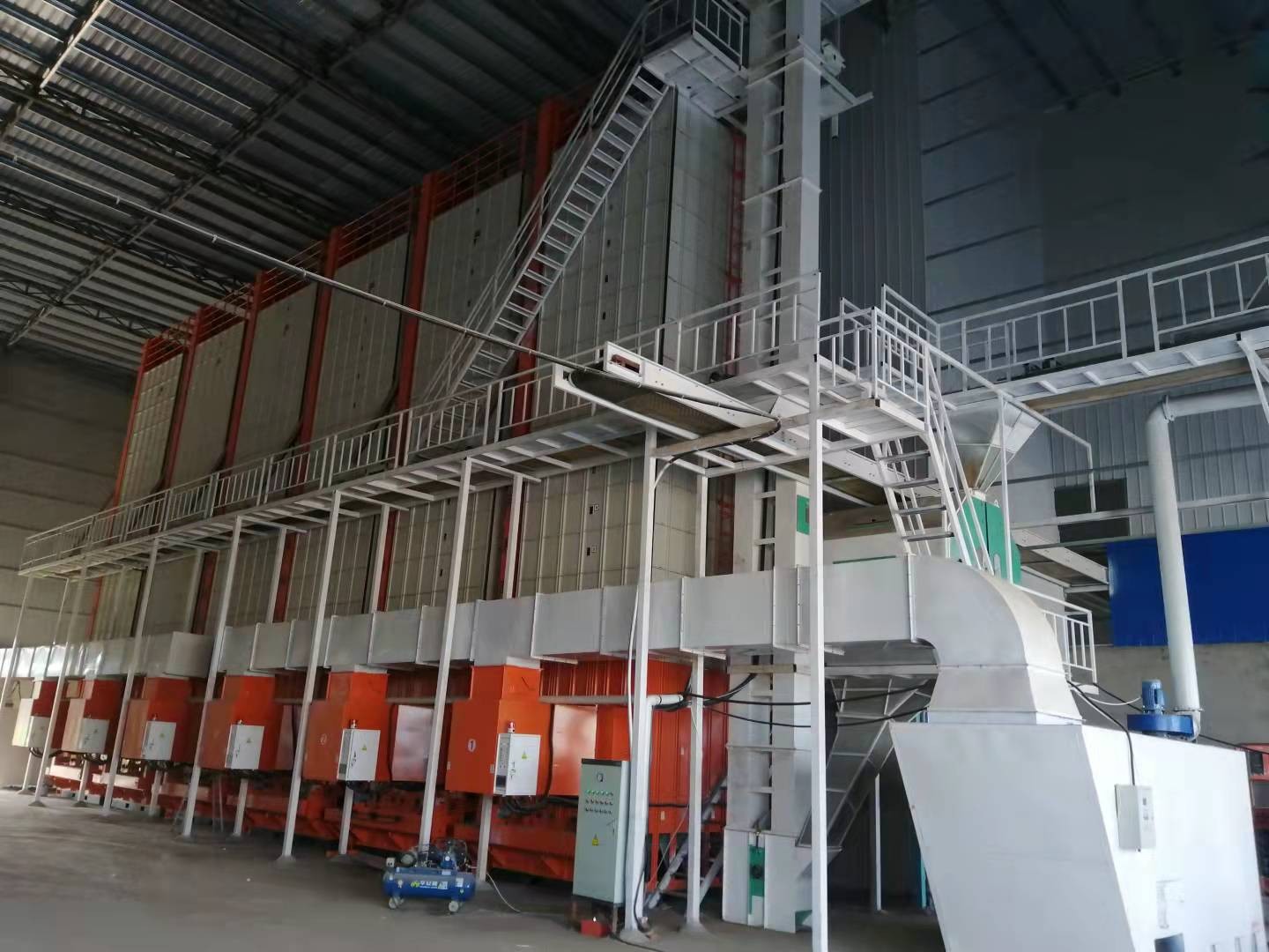 湖北省雲（yún）夢穀物烘幹示（shì）範中心